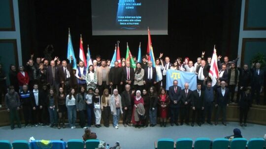 Türk dünyasının farklı coğrafyalarından gelen öğrenciler ve sivil toplum kuruluşlarının