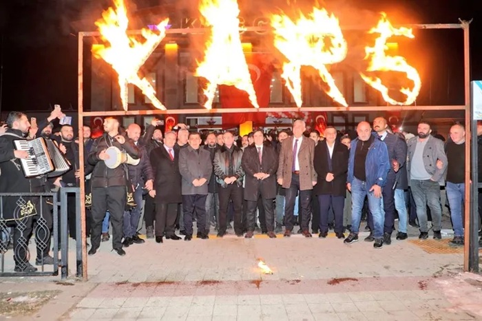 Sezonun ilk seferini yapan Turistik Doğu Ekspresi ile Kars’a gelen