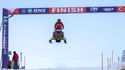 Rize Handüzü’nde düzenlenen Dünya Kar Motosikleti Şampiyonası SNX Türkiye etabı