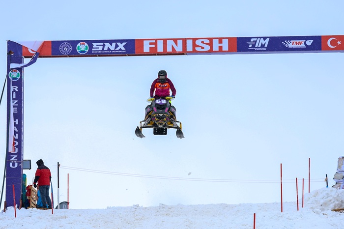 Rize Handüzü’nde düzenlenen Dünya Kar Motosikleti Şampiyonası SNX Türkiye etabı